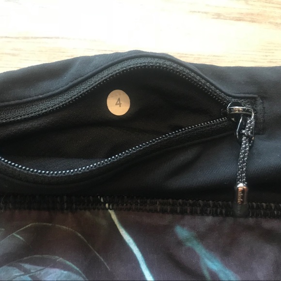 Lululemon Speed Shorts - Curious Jungle, Sz 4 - Picture 7 of 8